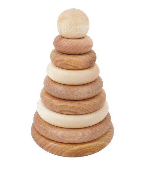 Drewniana Piramida Okrągła – Naturalna