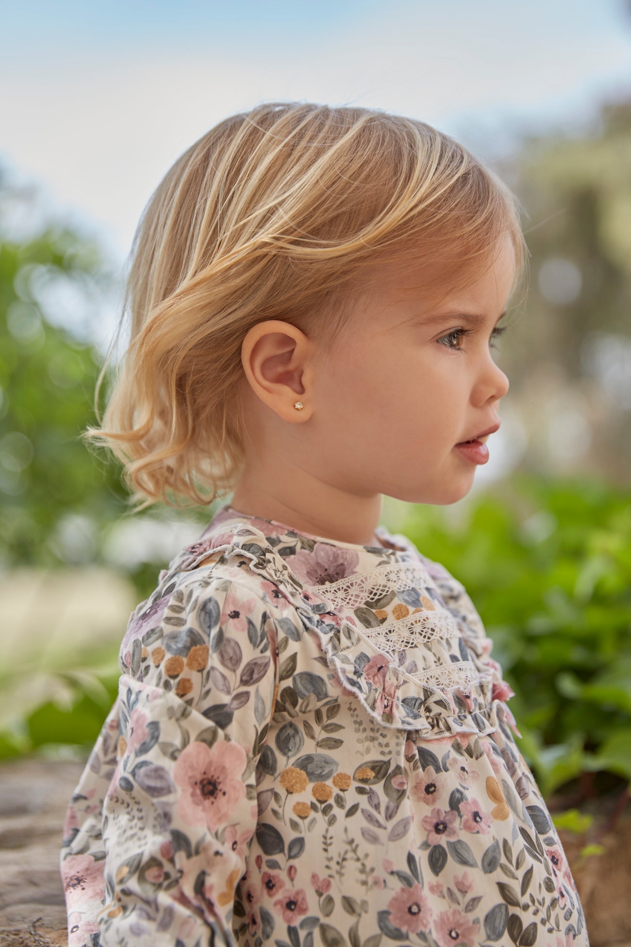Little girl's dress with pink flowers