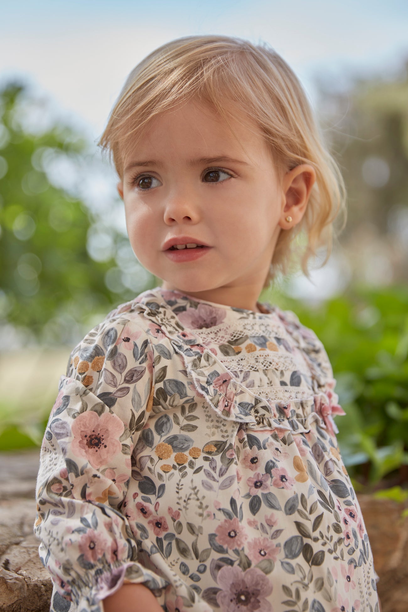 Little girl's dress with pink flowers