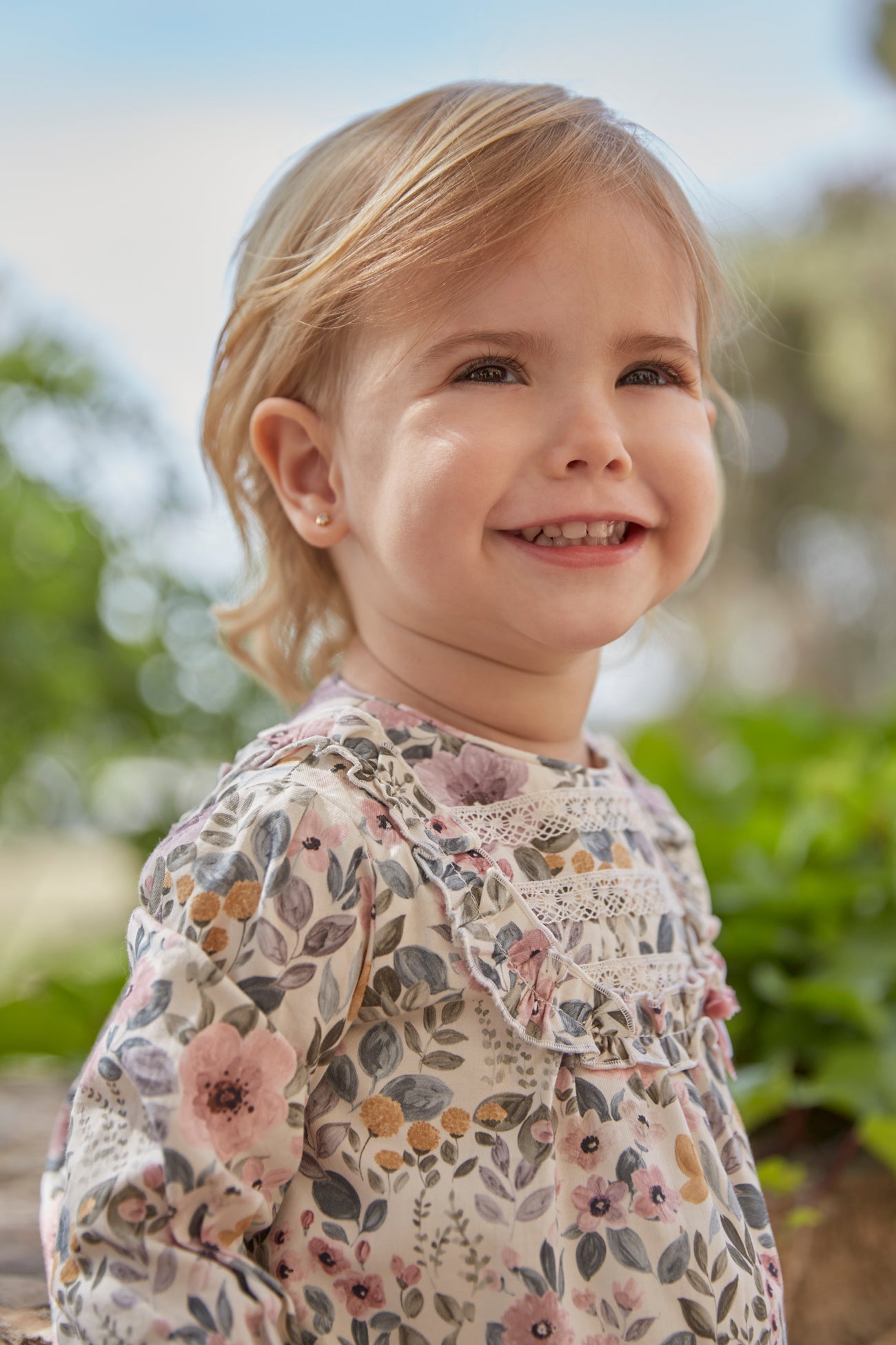 Little girl's dress with pink flowers